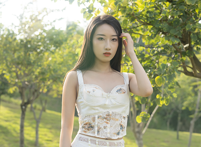 Using Lens Hood